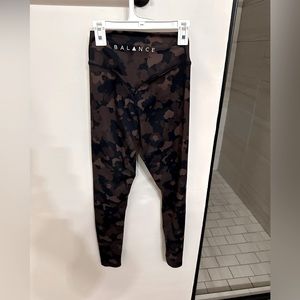Balance Athletica Vitality‎ Ascend Base Camp Leggings Size XS